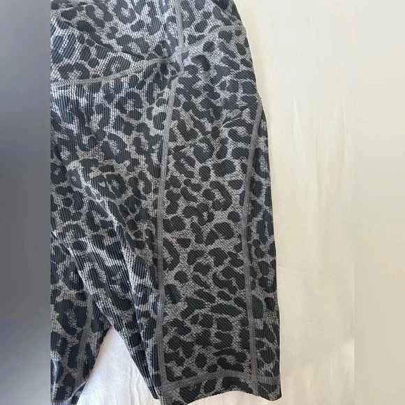 NWOT - Cheetah Biker Shorts - M - Picture 4 of 6